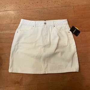 White denim skirt